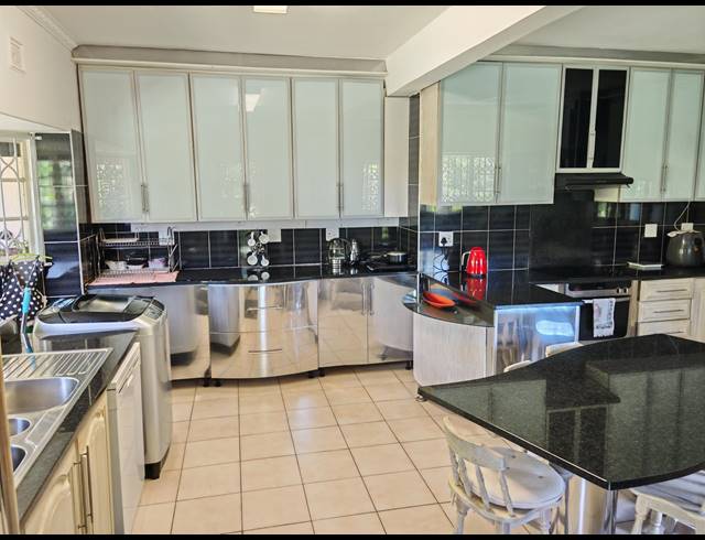4 BEDROOM HOUSE FOR SALE IN CHILTERN HILLS
